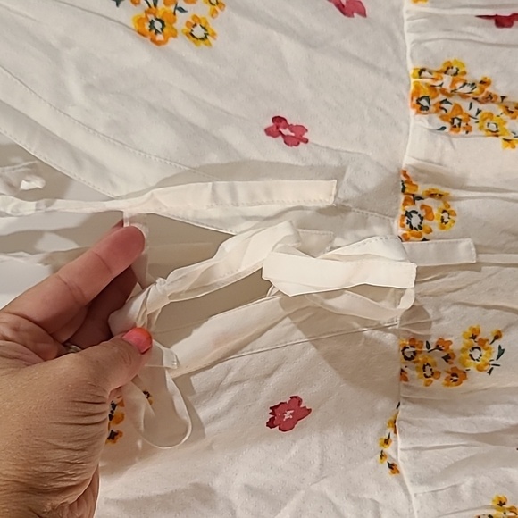 Urban Outfitters Floral Romper - Picture 3 of 9